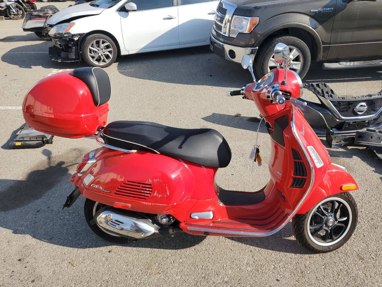 Vespa GTS RST / SEI GIORNI 2023 