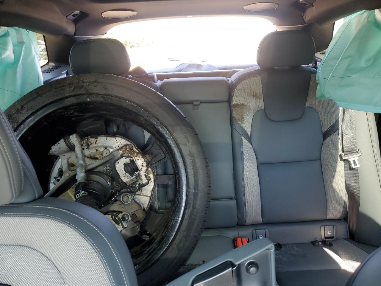 VOLVO XC60 B5 R-DESIGN