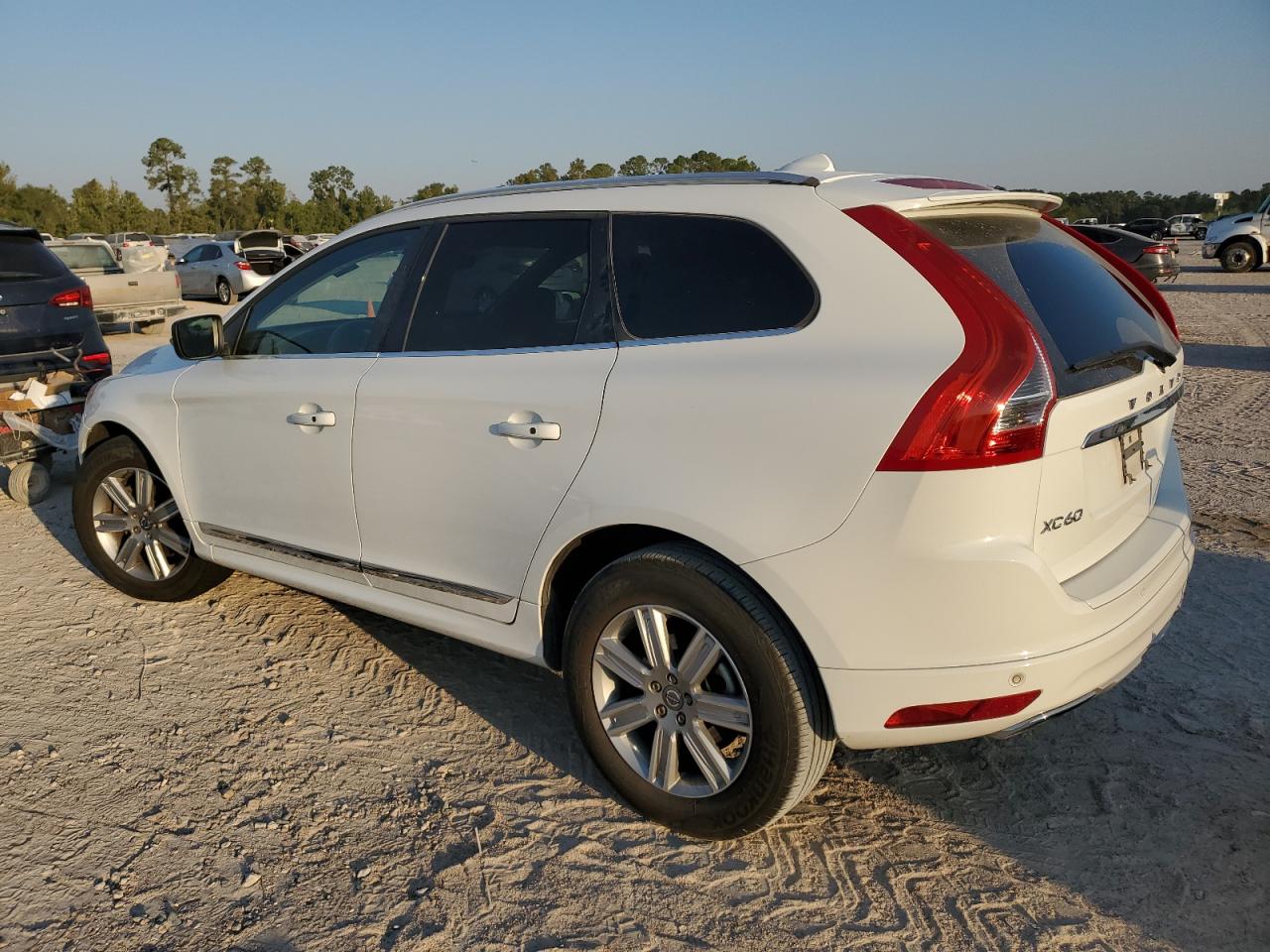 Lot #2960061116 2017 VOLVO XC60 T5 IN