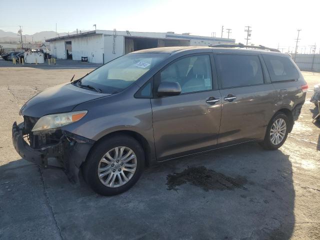 VIN 5TDYK3DC3DS331032 2013 Toyota Sienna, Xle no.1