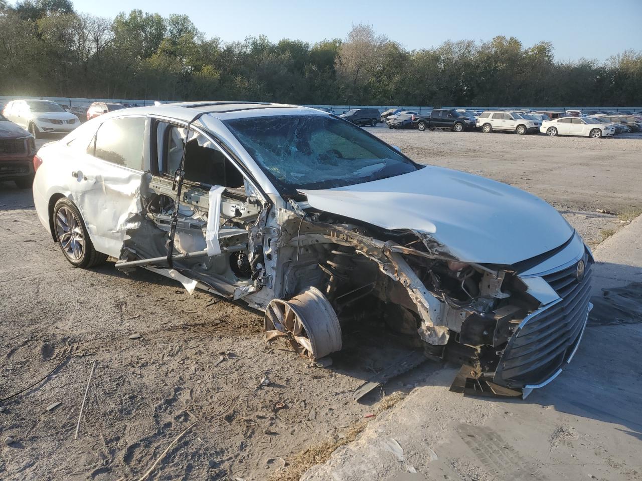 Lot #3036933721 2019 TOYOTA AVALON XLE