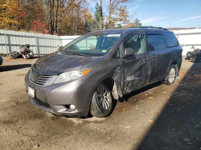 TOYOTA SIENNA XLE