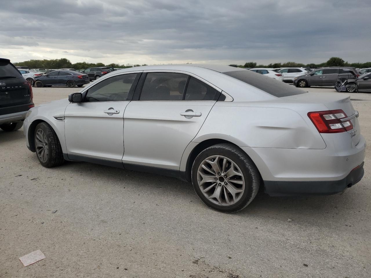 Lot #2962528816 2013 FORD TAURUS LIM