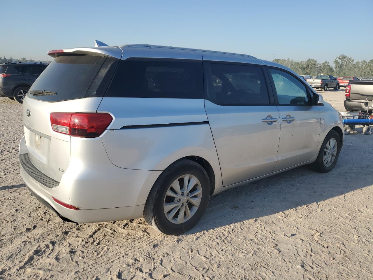 KIA SEDONA LX 2016 silver  gas KNDMB5C14G6131873 photo #4