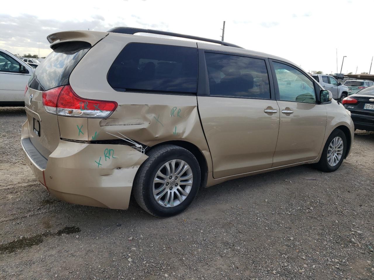 Lot #2953145735 2014 TOYOTA SIENNA XLE