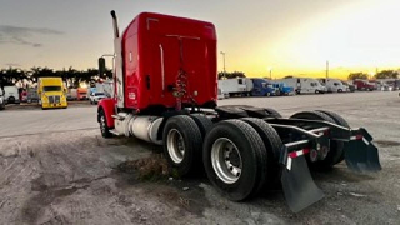 Lot #2935542085 2015 FREIGHTLINER 122SD