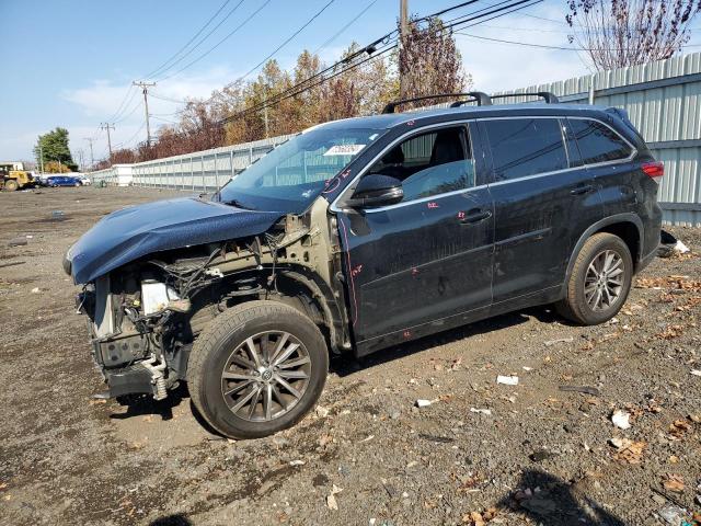 VIN 5TDJZRFH1JS911822 2018 Toyota Highlander, SE no.1