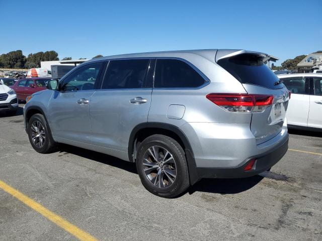 VIN 5TDBZRFH4JS847375 2018 Toyota Highlander, LE no.2