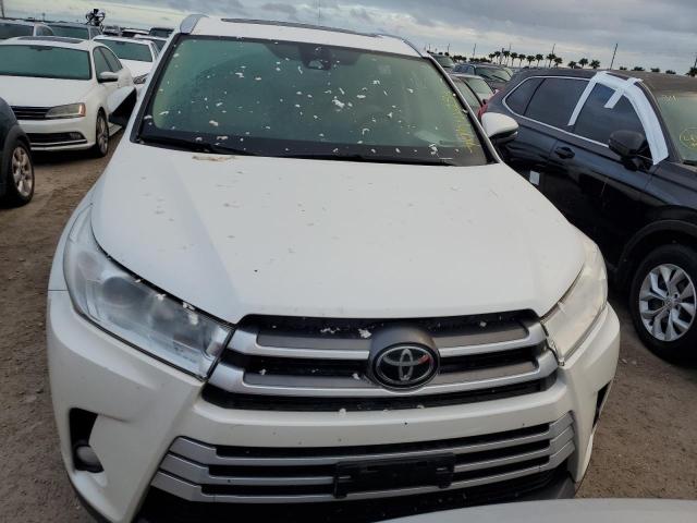 VIN 5TDJZRFH6HS368820 2017 Toyota Highlander, SE no.5