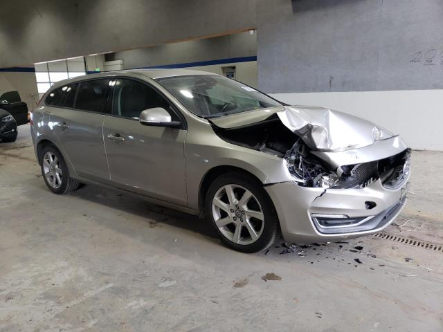 2015 VOLVO V60 YV140MEJ3F1246824