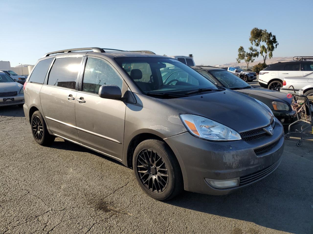 Lot #3028325853 2005 TOYOTA SIENNA XLE