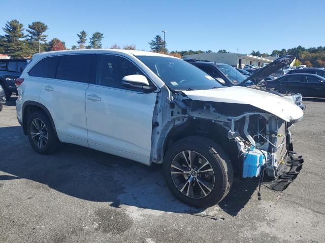 VIN 5TDBZRFH3JS886846 2018 Toyota Highlander, LE no.4