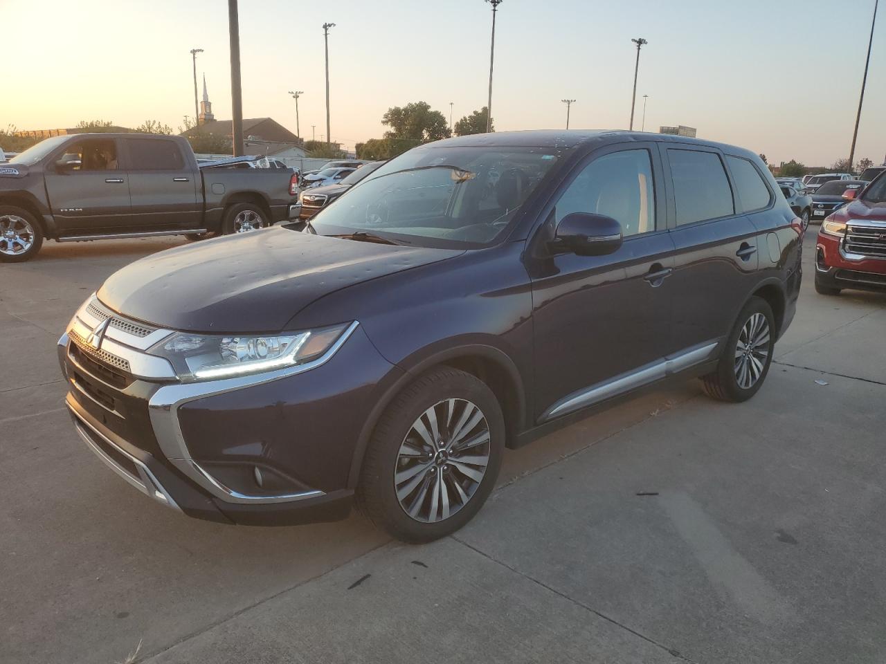MITSUBISHI OUTLANDER SE