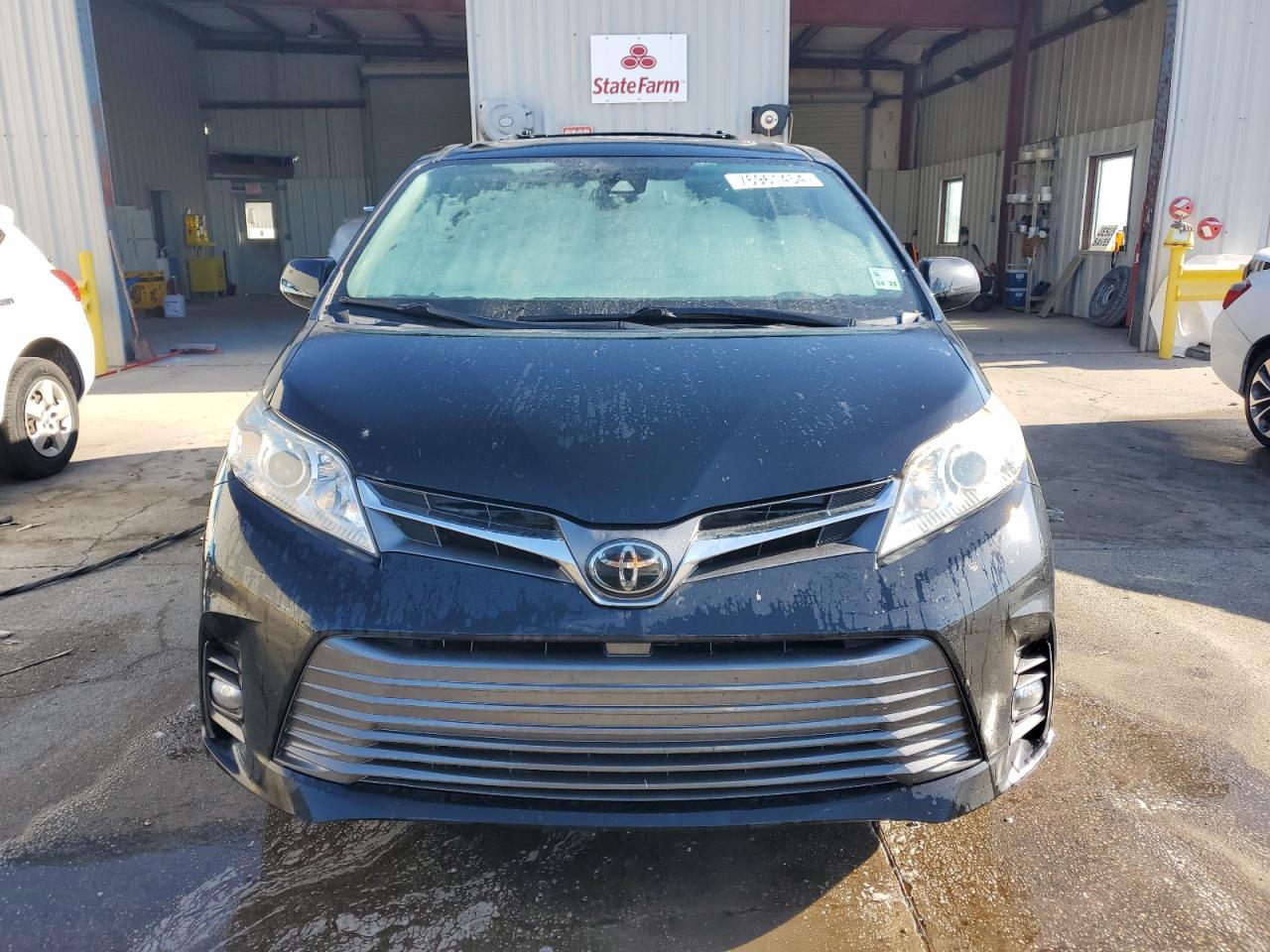 Lot #2962533818 2018 TOYOTA SIENNA XLE