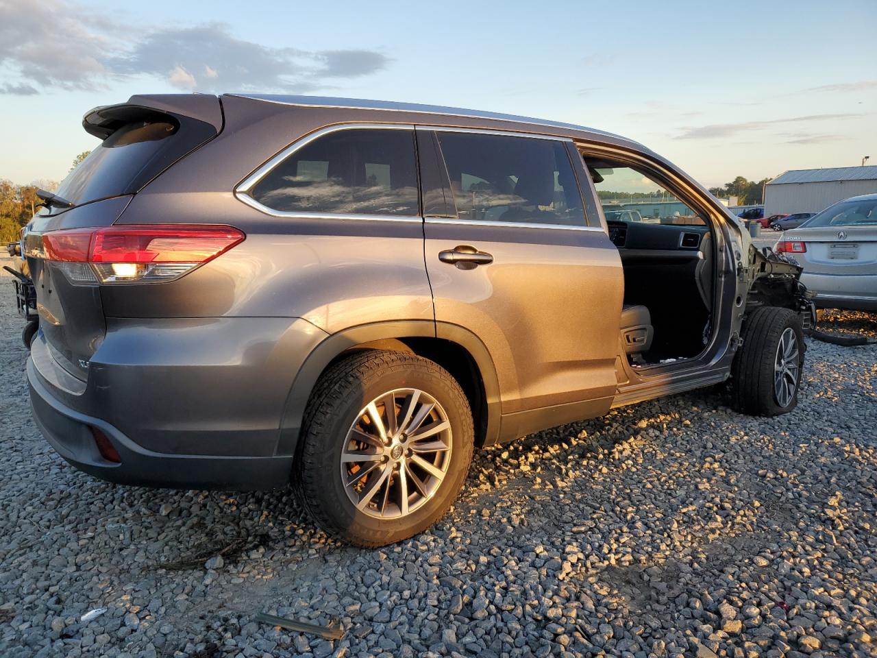 Lot #2952665192 2019 TOYOTA HIGHLANDER