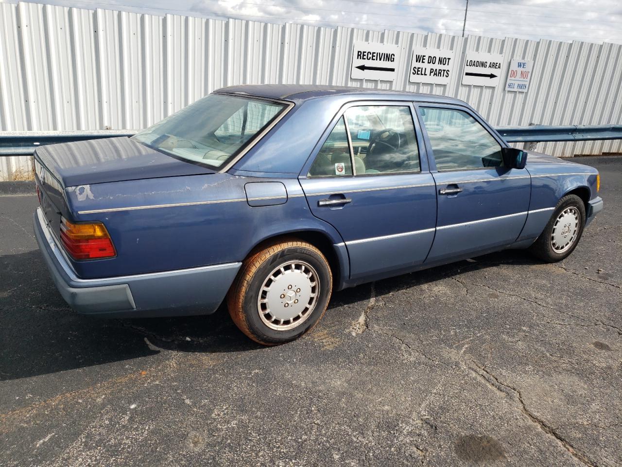 MERCEDES-BENZ 300 E 1990 blue  gas WDBEA30D4LB250047 photo #4