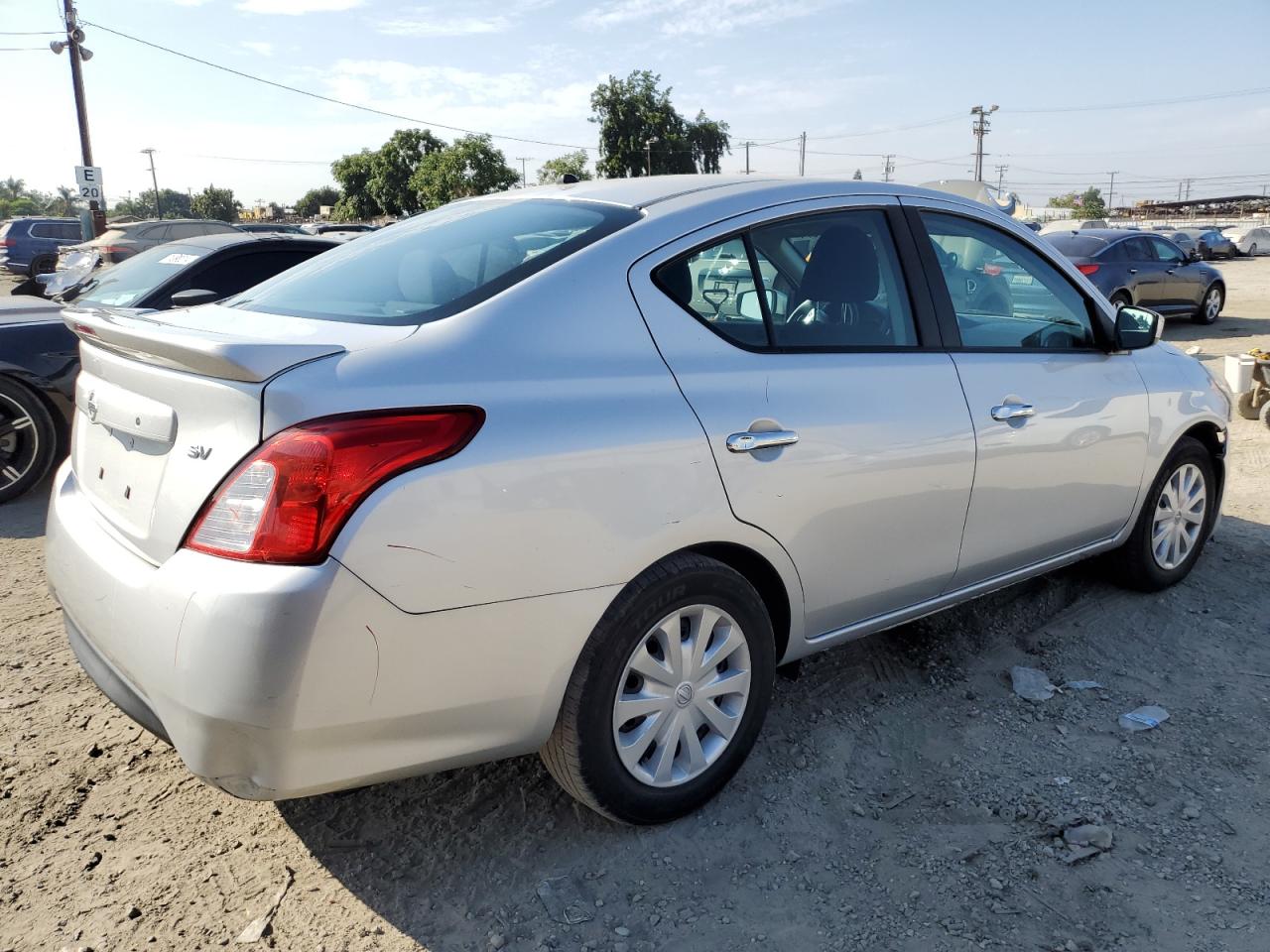 NISSAN VERSA S 2018 silver  gas 3N1CN7AP0JL824493 photo #4