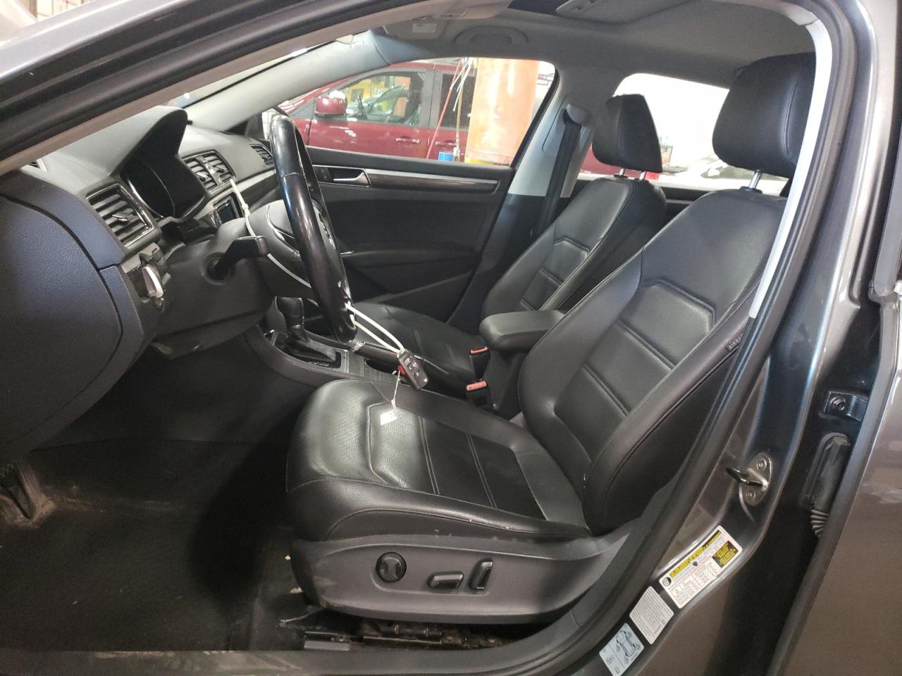 VOLKSWAGEN PASSAT SE