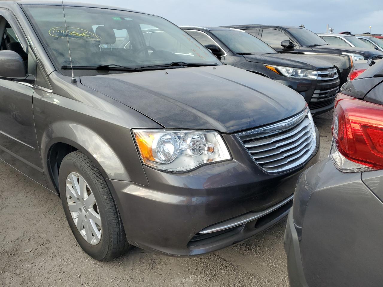 Lot #3044749004 2016 CHRYSLER TOWN & COU