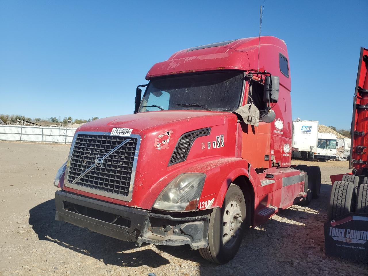 Lot #2940701362 2003 VOLVO VN VNL