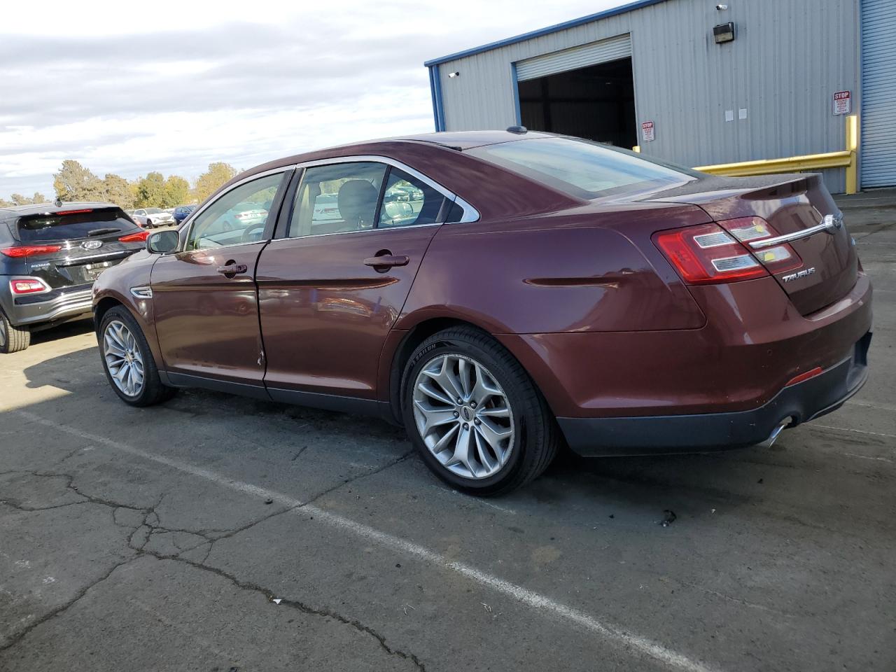 Lot #3029749245 2015 FORD TAURUS LIM