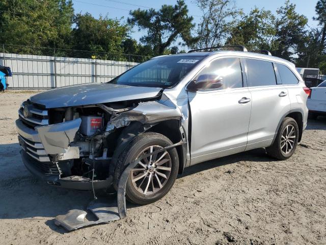 VIN 5TDJZRFH4JS823380 2018 Toyota Highlander, SE no.1