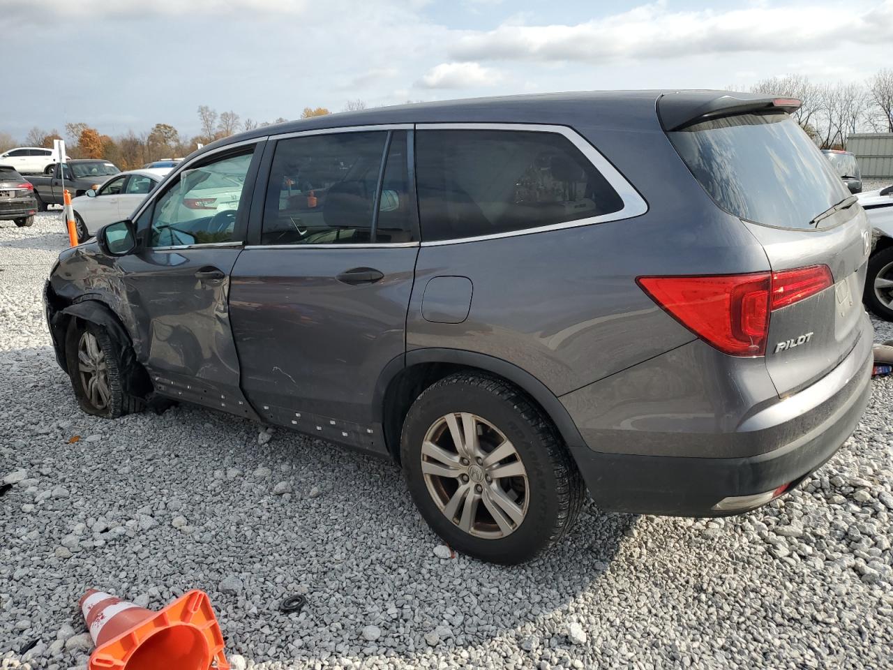 Lot #3033176201 2016 HONDA PILOT LX