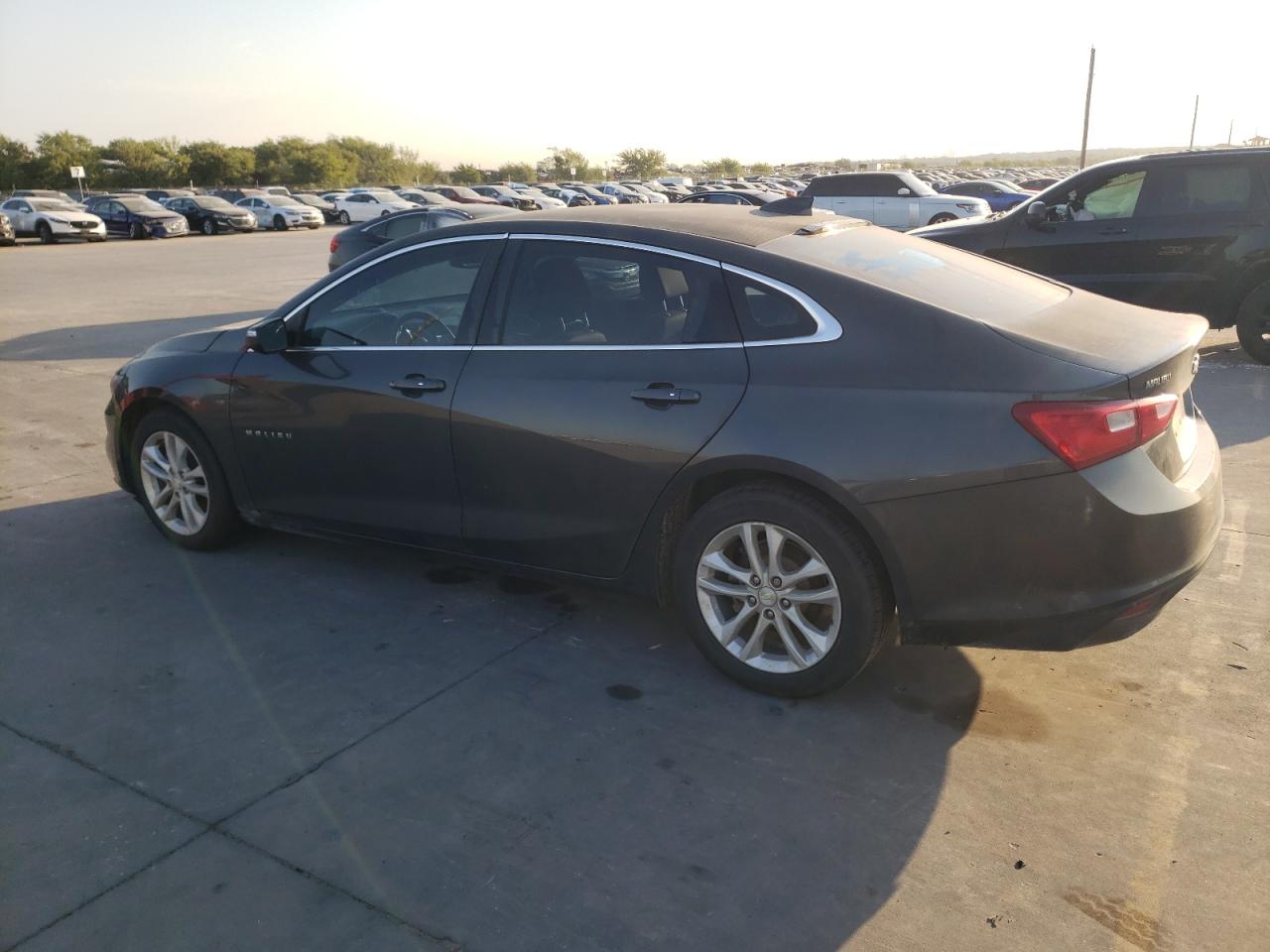 CHEVROLET MALIBU LT 2018 gray  gas 1G1ZD5ST8JF102928 photo #3