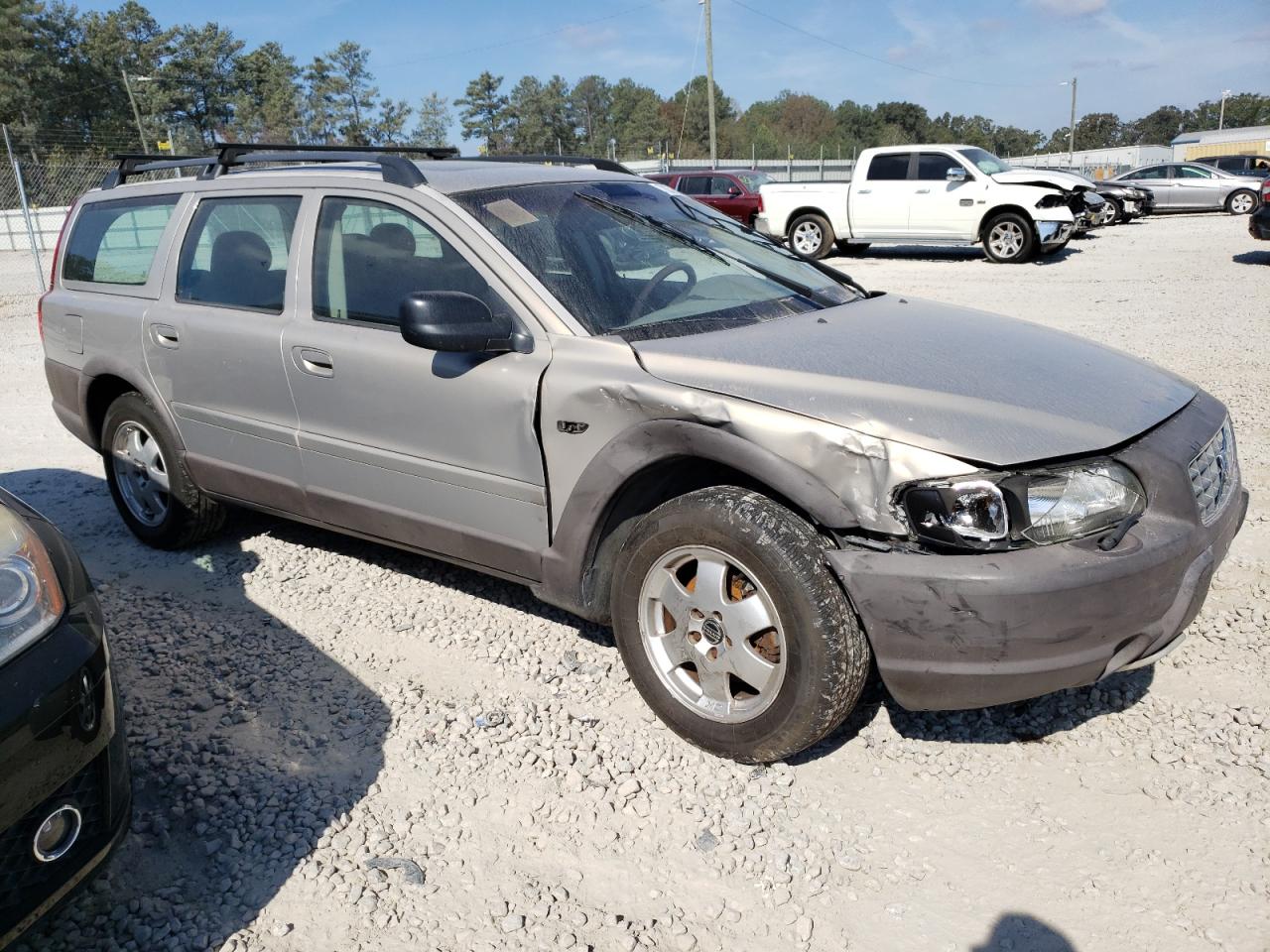 Lot #2943221446 2002 VOLVO V70 XC