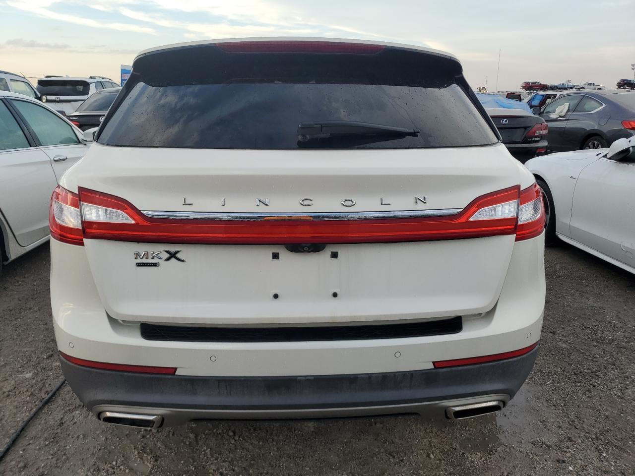 Lot #2905203537 2016 LINCOLN MKX BLACK