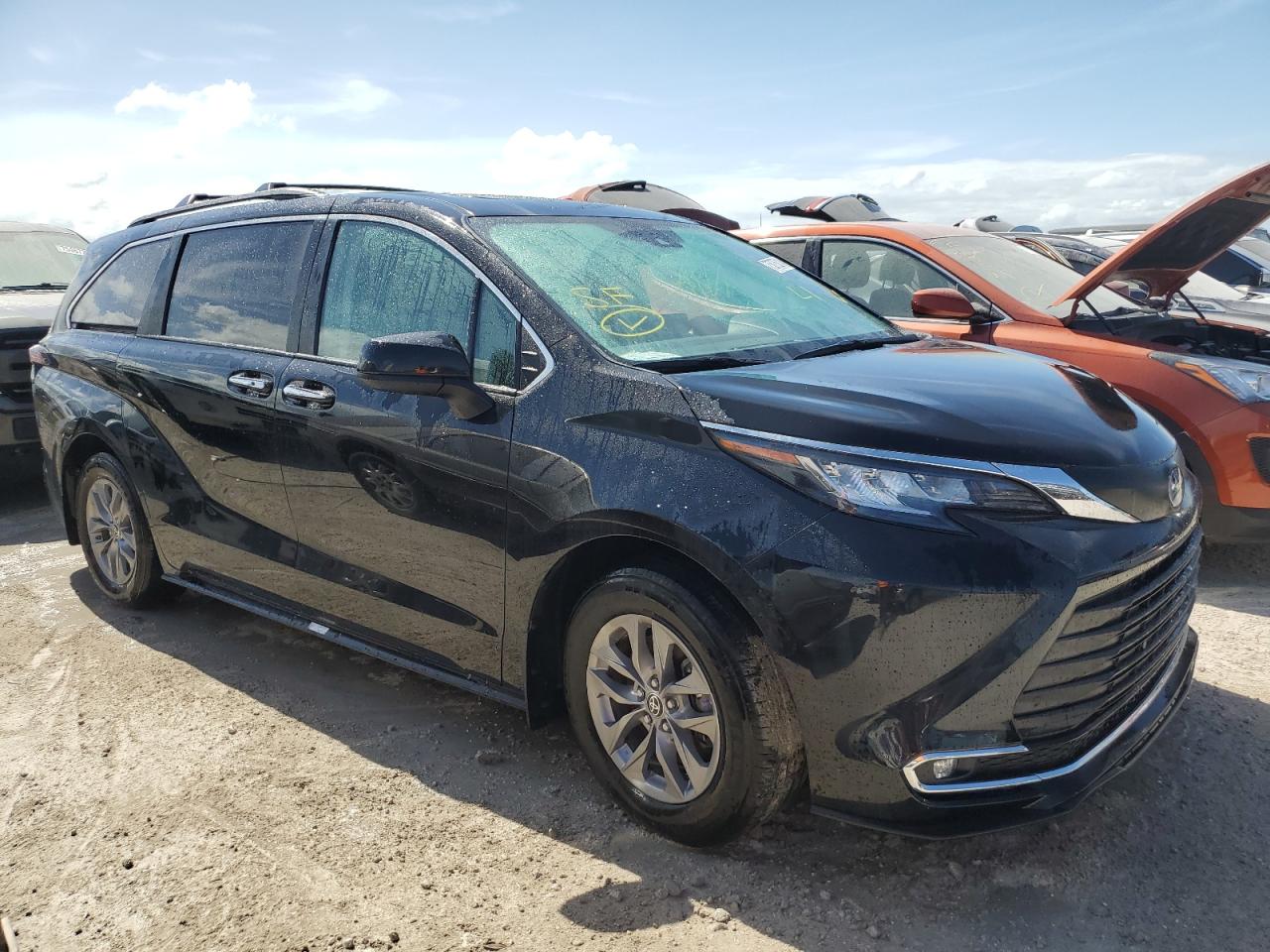 Lot #2962630982 2022 TOYOTA SIENNA XLE