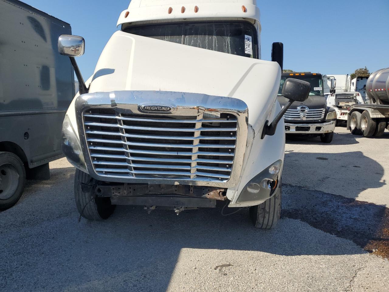 Lot #2986827295 2016 FREIGHTLINER CASCADIA 1