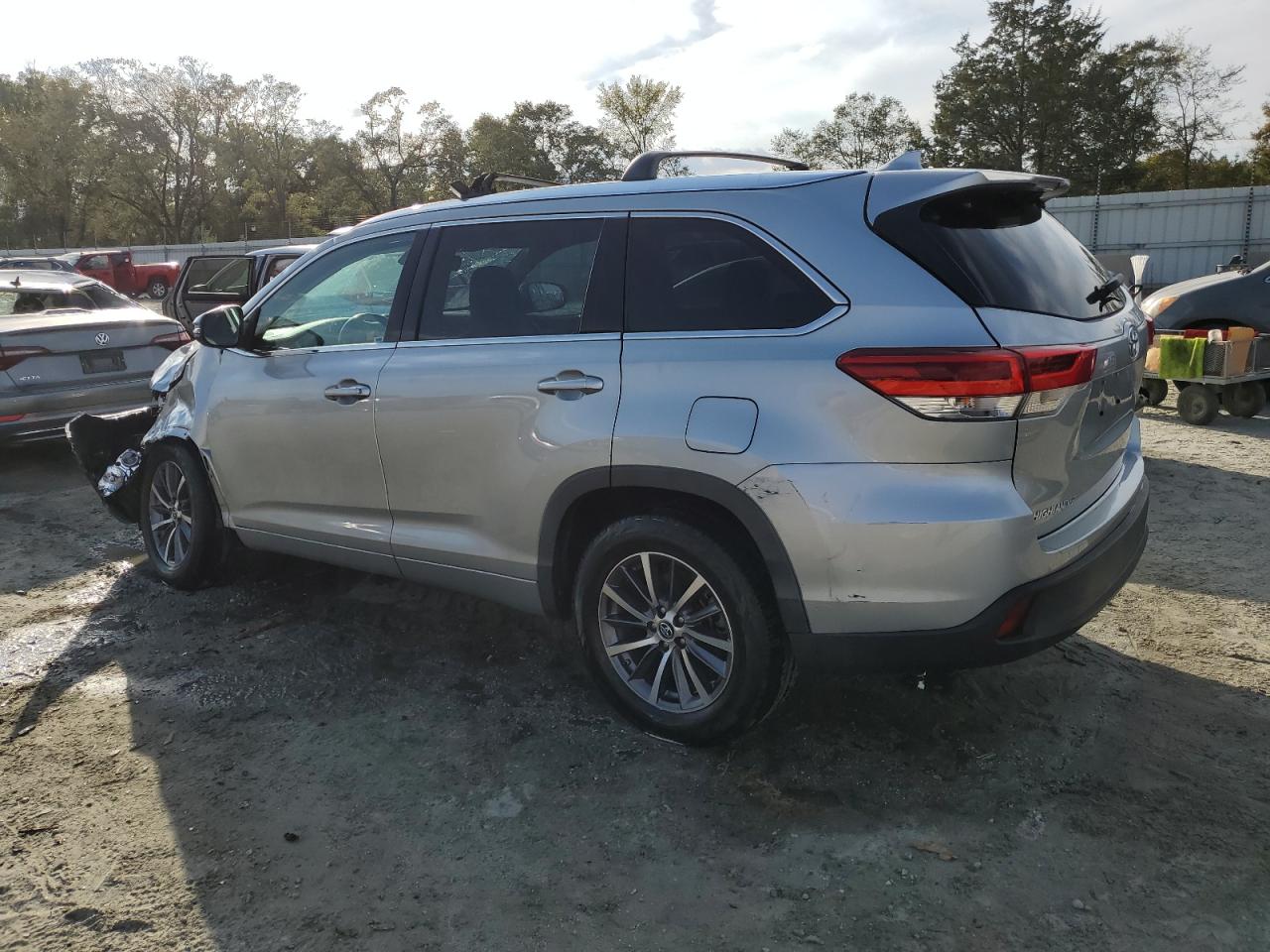 Lot #2905100169 2018 TOYOTA HIGHLANDER