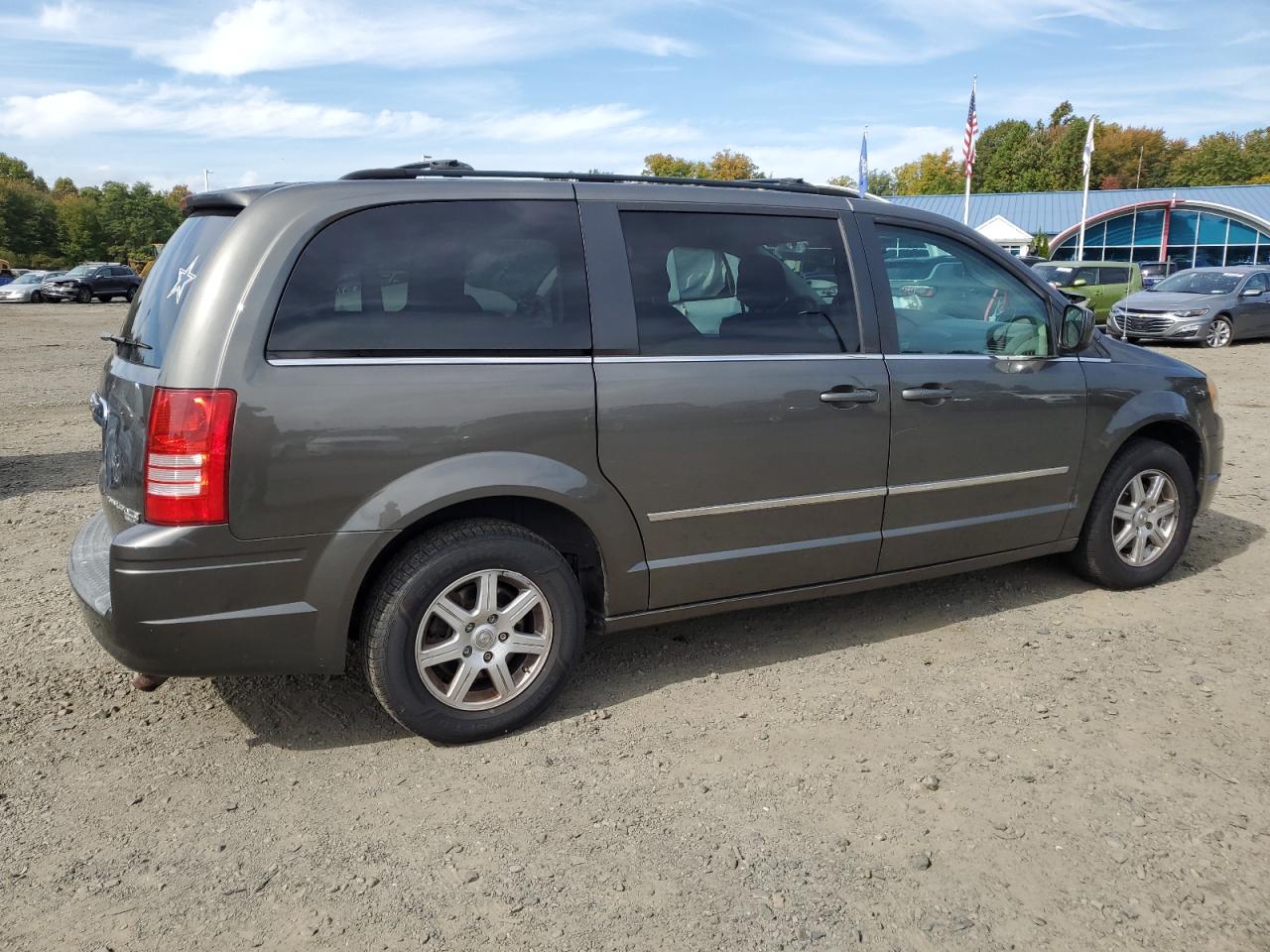 Lot #2878990014 2010 CHRYSLER TOWN & COU