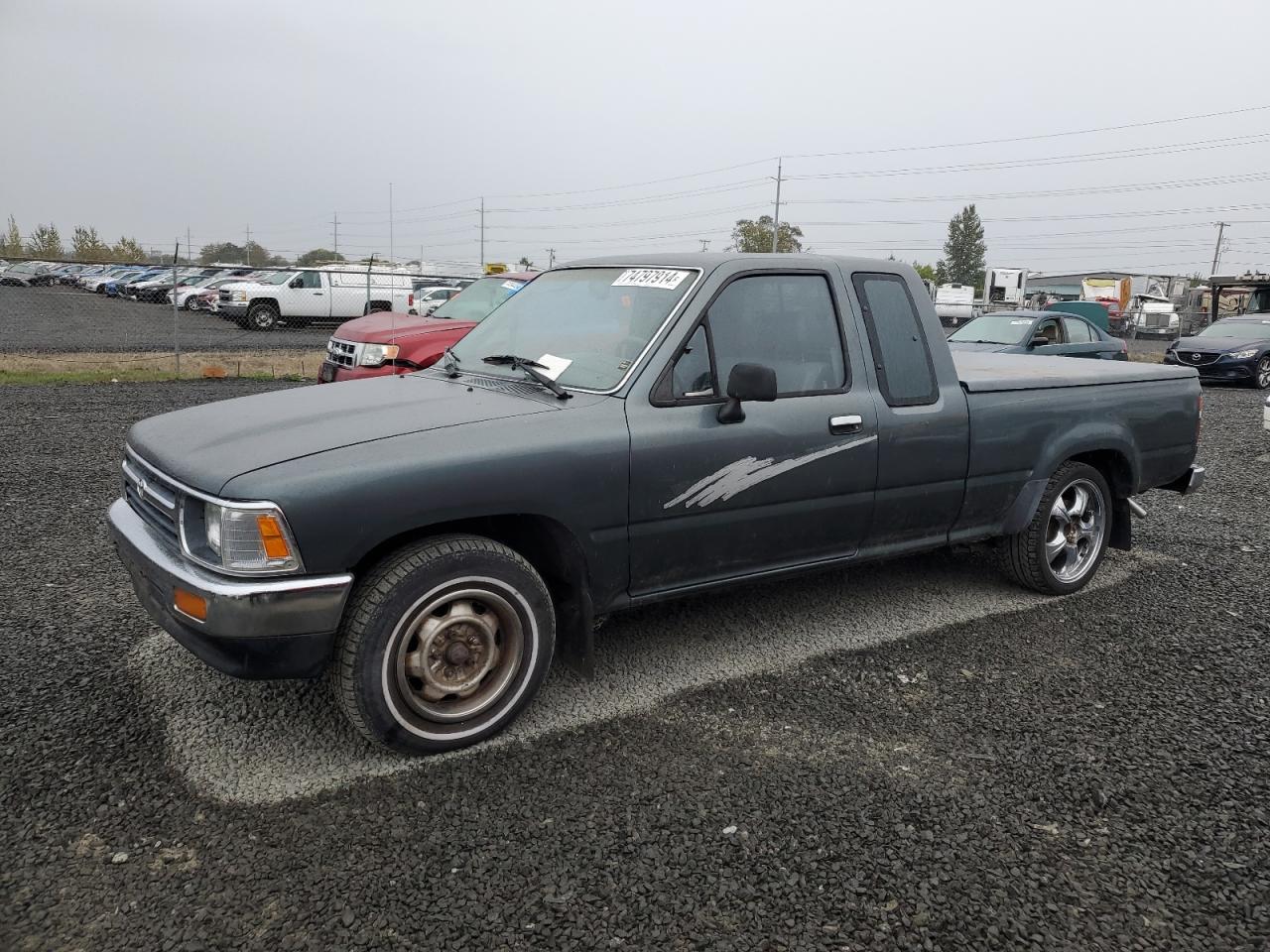 Lot #2942974285 1993 TOYOTA PICKUP 1/2