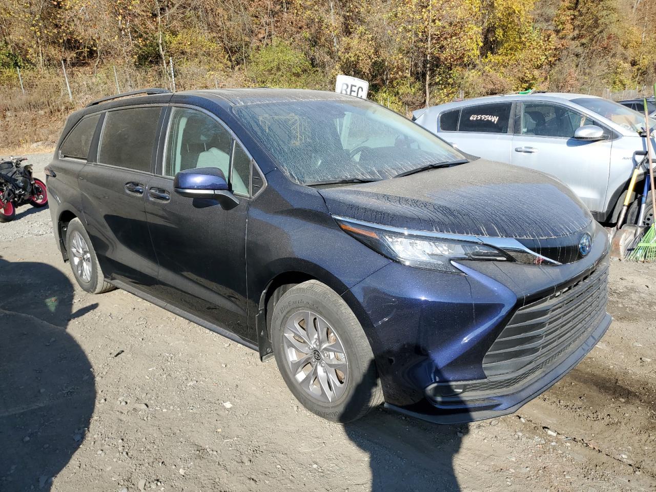 Lot #2976931713 2022 TOYOTA SIENNA LE