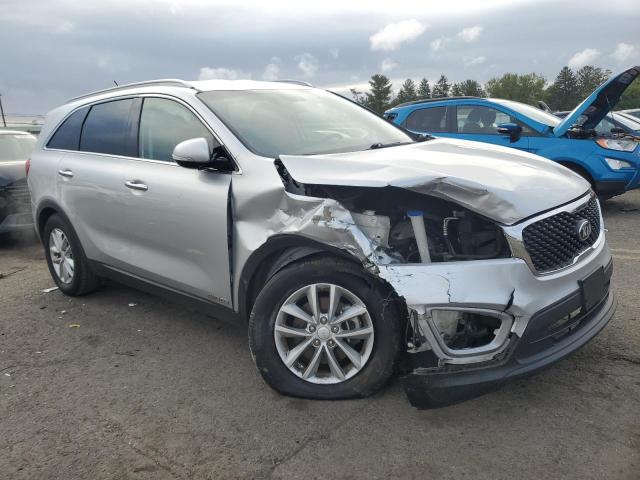 VIN 5XYPGDA59JG409217 2018 KIA Sorento, LX no.4