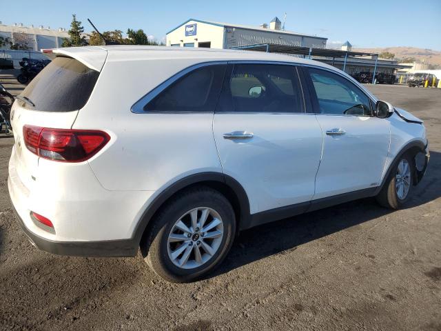 VIN 5XYPGDA55KG464278 2019 KIA Sorento, LX no.3