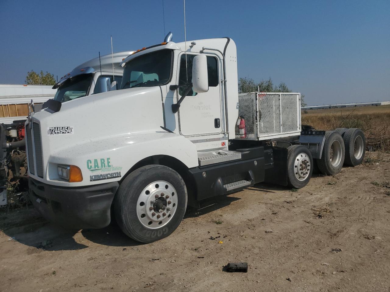 Lot #2923436879 2004 KENWORTH CONSTRUCTI