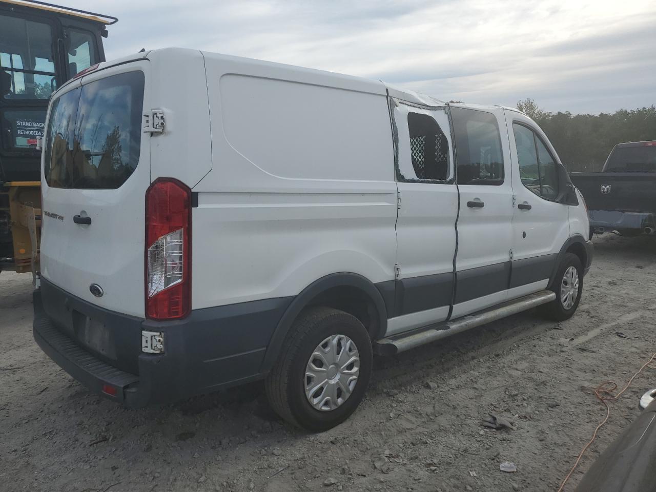 Lot #3033167171 2017 FORD TRANSIT T-