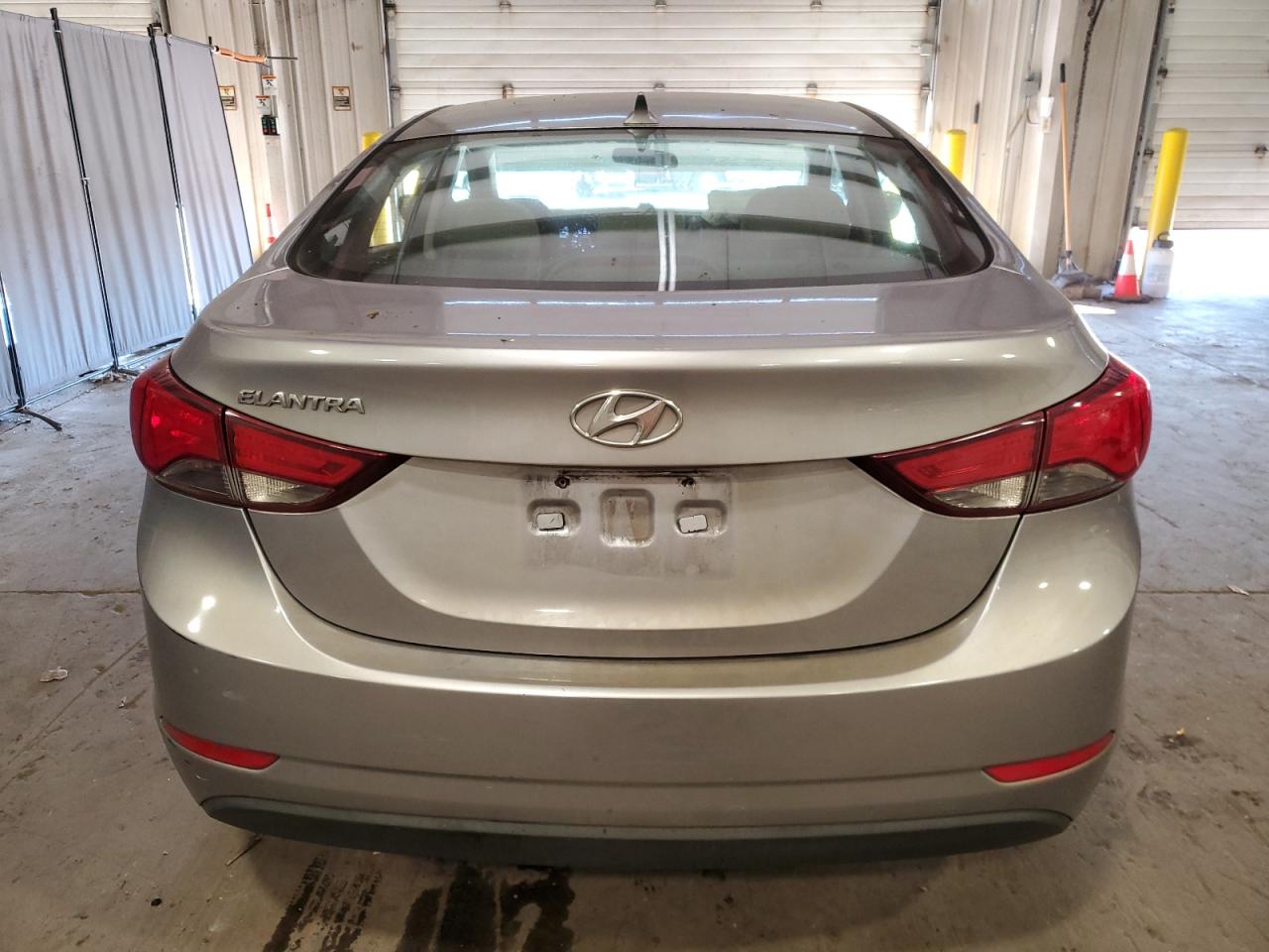 HYUNDAI ELANTRA SE