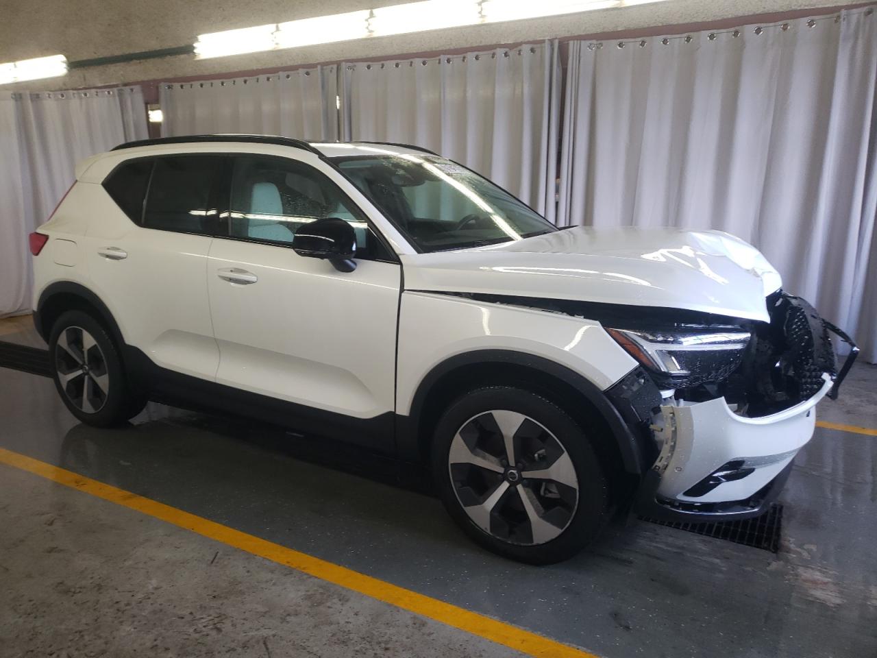 Lot #2926586887 2023 VOLVO XC40 ULTIM