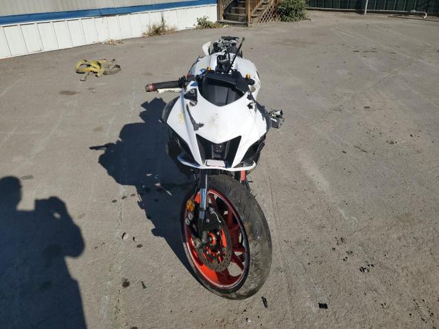 YAMAHA YZFR7 2023 white  gas JYARM38E9PA008711 photo #3