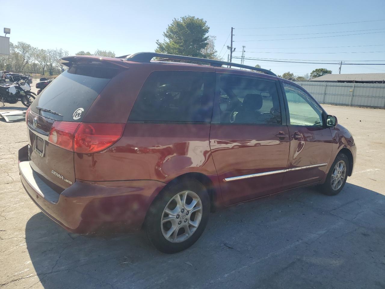 Lot #2907414017 2006 TOYOTA SIENNA XLE