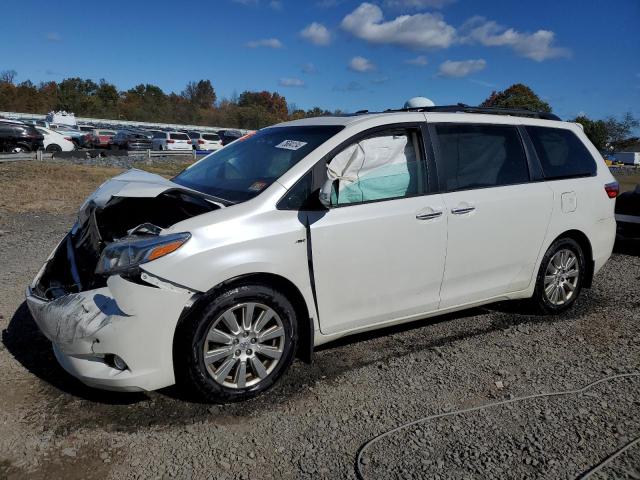 2017 TOYOTA SIENNA XLE 2017