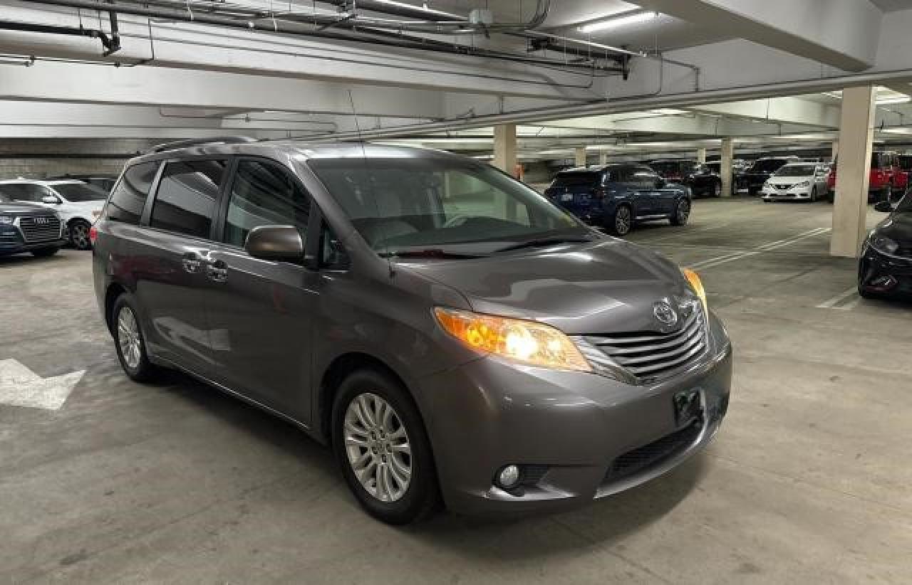 Toyota Sienna 2013 Q grade