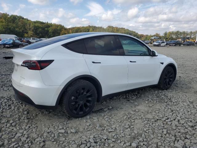 VIN 7SAYGDEE1NF328971 2022 Tesla MODEL Y no.3