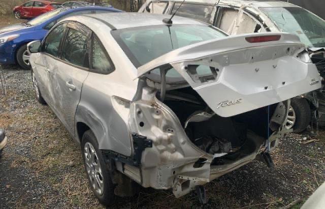 VIN 1FADP3F26FL317477 2015 Ford Focus, SE no.3