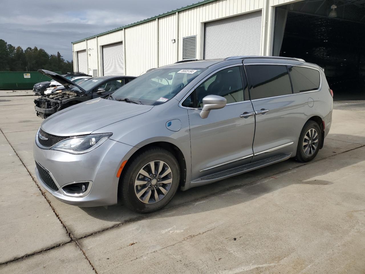 Lot #2969715301 2020 CHRYSLER PACIFICA H