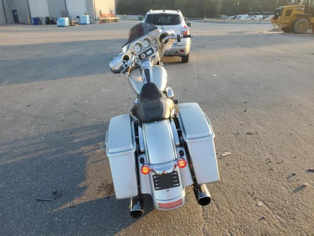 2010 HARLEY-DAVIDSON FLHX - 1HD1KB412AB604814